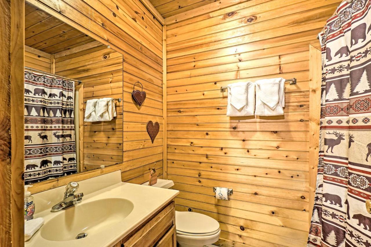 Grin N Bear It Cabin With Hot Tub And Fire Pit! Пиджен-Фордж Экстерьер фото