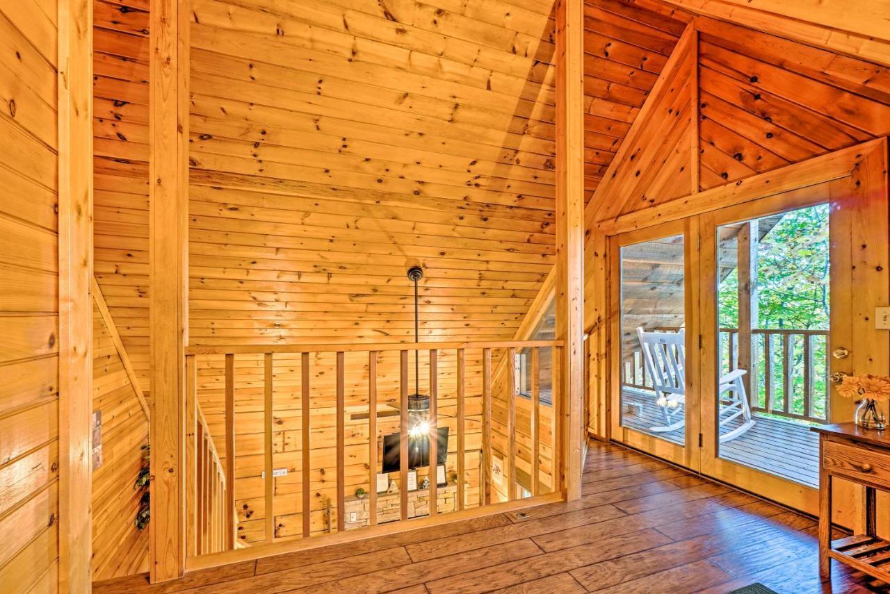Grin N Bear It Cabin With Hot Tub And Fire Pit! Пиджен-Фордж Экстерьер фото